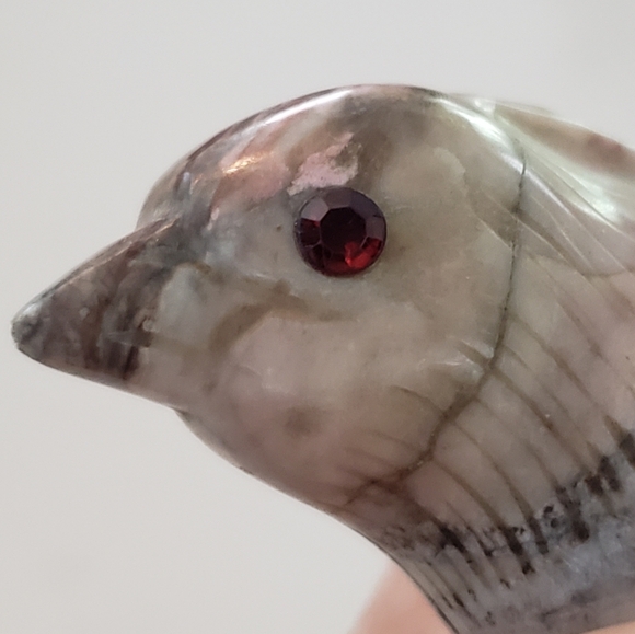 Carved Bird Sculpture W/ Garnet Eyes, Vintage Marble - Picture 11 of 14